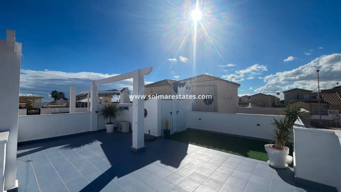 2 soveværelse Bungalow til salg i Orihuela Costa med swimmingpool - € 209.999 (Ref: 9398065)