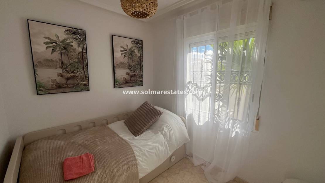 3 soverom Hus til salgs i Orihuela Costa med svømmebasseng - € 249 999 (Ref: 9398066)