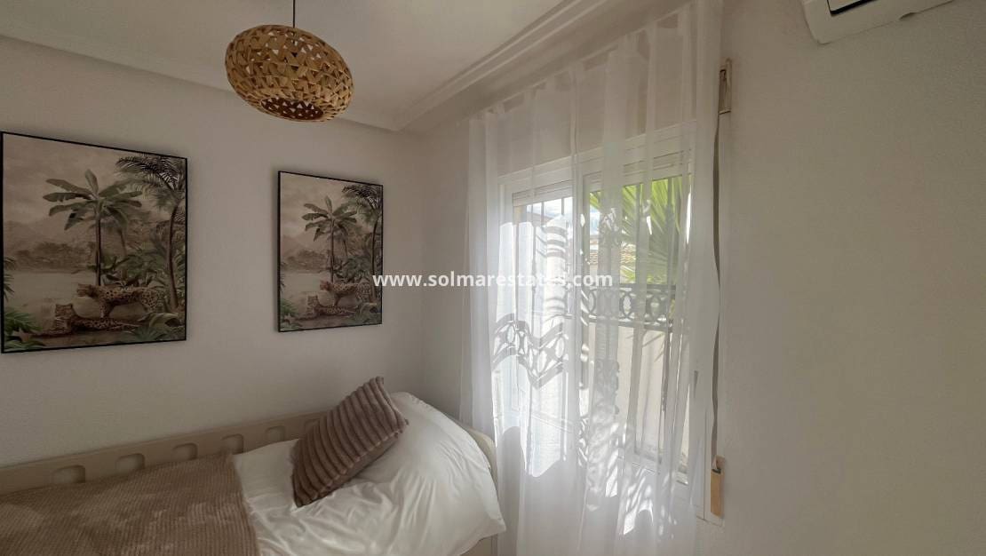 3 soverom Hus til salgs i Orihuela Costa med svømmebasseng - € 249 999 (Ref: 9398066)