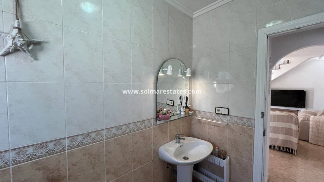 3 soverom Hus til salgs i Orihuela Costa med svømmebasseng - € 249 999 (Ref: 9398066)