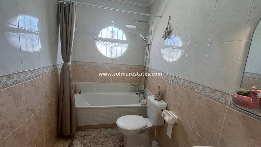 3 soverom Hus til salgs i Orihuela Costa med svømmebasseng - € 249 999 (Ref: 9398066)