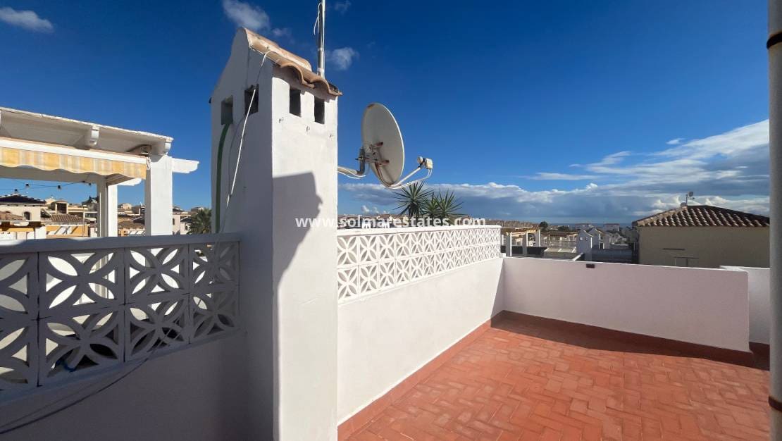 3 soverom Hus til salgs i Orihuela Costa med svømmebasseng - € 249 999 (Ref: 9398066)