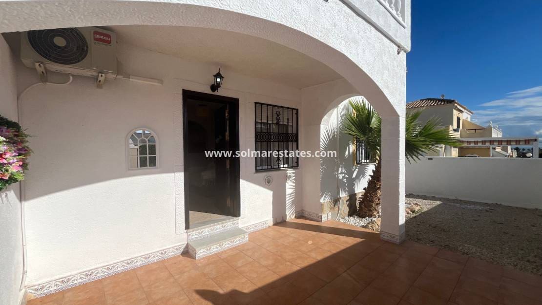 3 soverom Hus til salgs i Orihuela Costa med svømmebasseng - € 249 999 (Ref: 9398066)