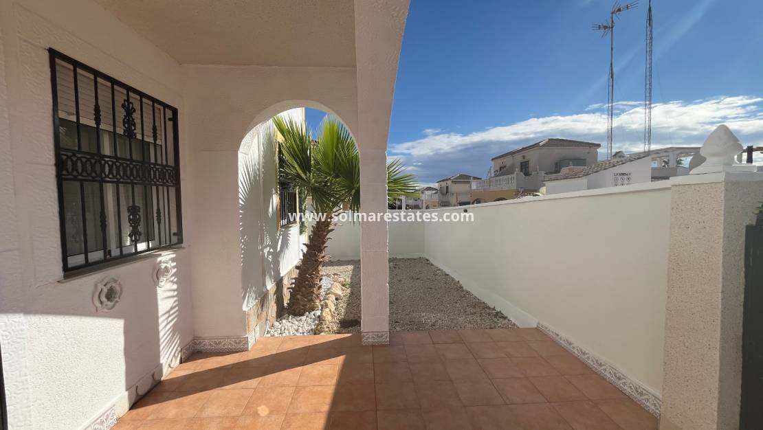 3 soverom Hus til salgs i Orihuela Costa med svømmebasseng - € 249 999 (Ref: 9398066)