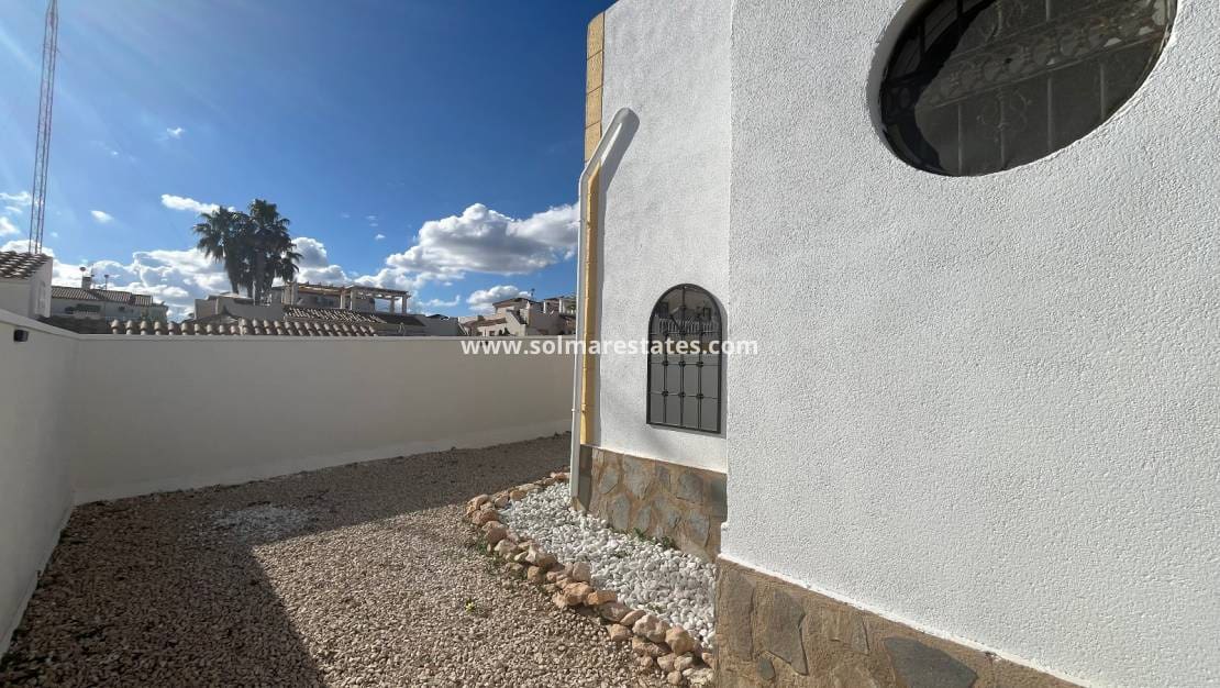 3 soverom Hus til salgs i Orihuela Costa med svømmebasseng - € 249 999 (Ref: 9398066)