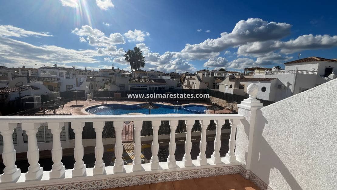 3 soverom Hus til salgs i Orihuela Costa med svømmebasseng - € 249 999 (Ref: 9398066)