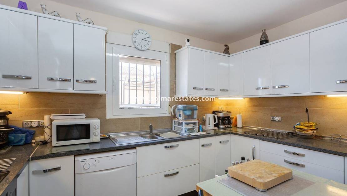 6 chambre Villa/Maison à vendre à Los Balcones avec piscine - 617 000 € (Ref: 9401019)