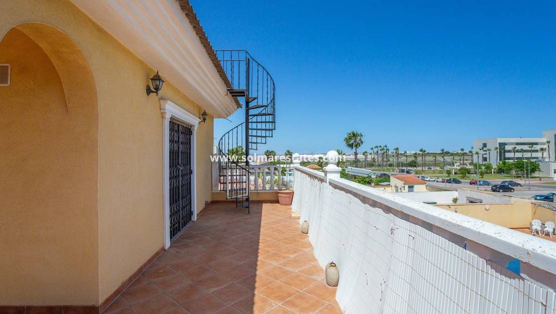 6 chambre Villa/Maison à vendre à Los Balcones avec piscine - 617 000 € (Ref: 9401019)