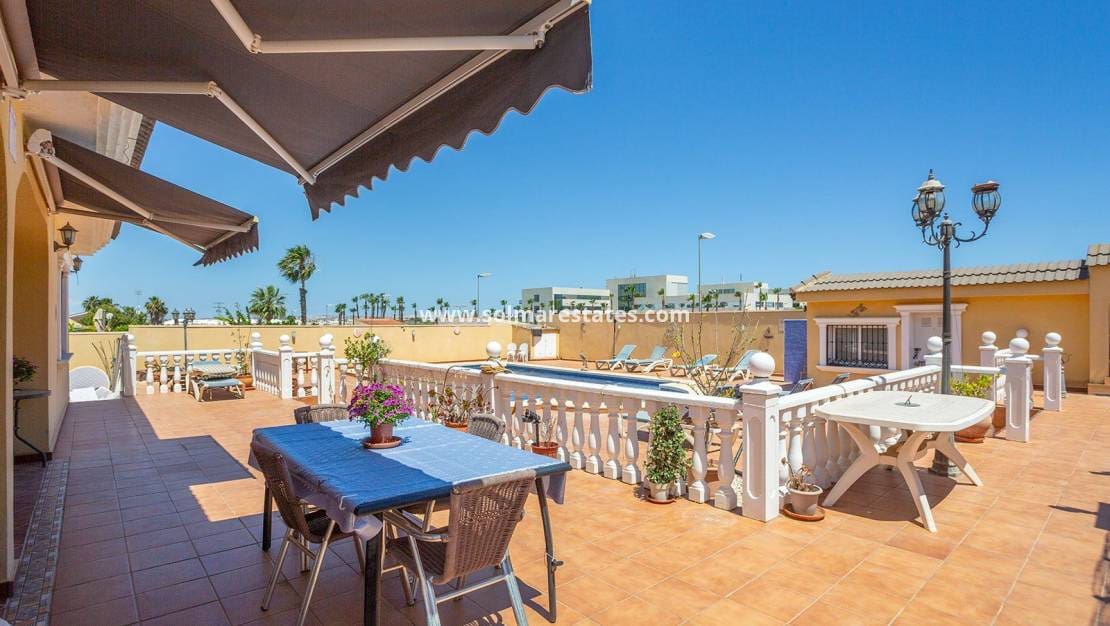 6 chambre Villa/Maison à vendre à Los Balcones avec piscine - 617 000 € (Ref: 9401019)