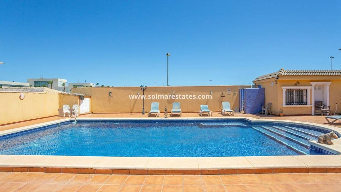 6 chambre Villa/Maison à vendre à Los Balcones avec piscine - 617 000 € (Ref: 9401019)