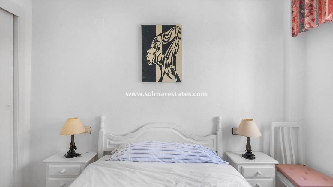 2 soverom Bungalow til salgs i Torrevieja med svømmebasseng - € 164 300 (Ref: 9401758)