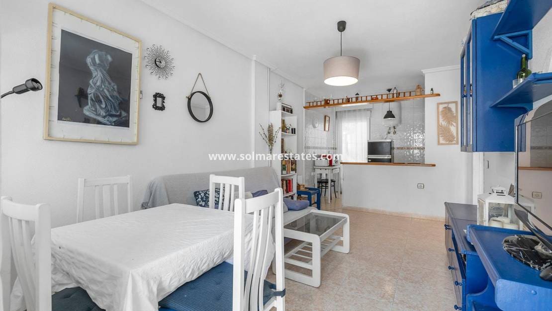 2 soverom Bungalow til salgs i Torrevieja med svømmebasseng - € 164 300 (Ref: 9401758)