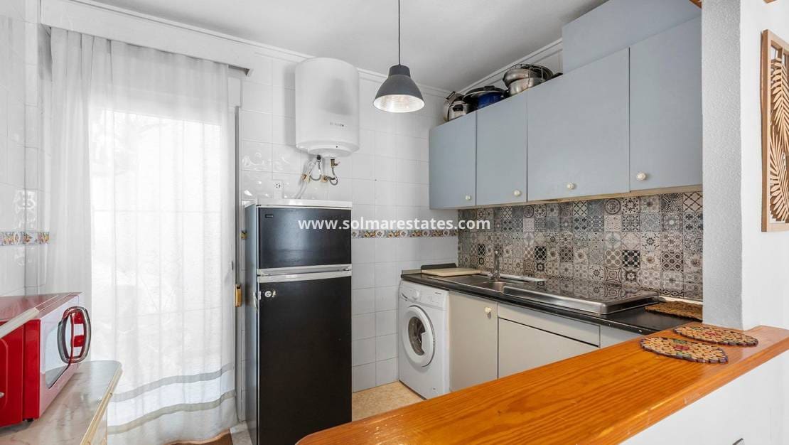 2 soverom Bungalow til salgs i Torrevieja med svømmebasseng - € 164 300 (Ref: 9401758)