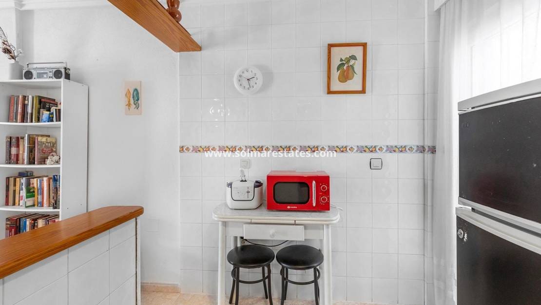 2 soverom Bungalow til salgs i Torrevieja med svømmebasseng - € 164 300 (Ref: 9401758)