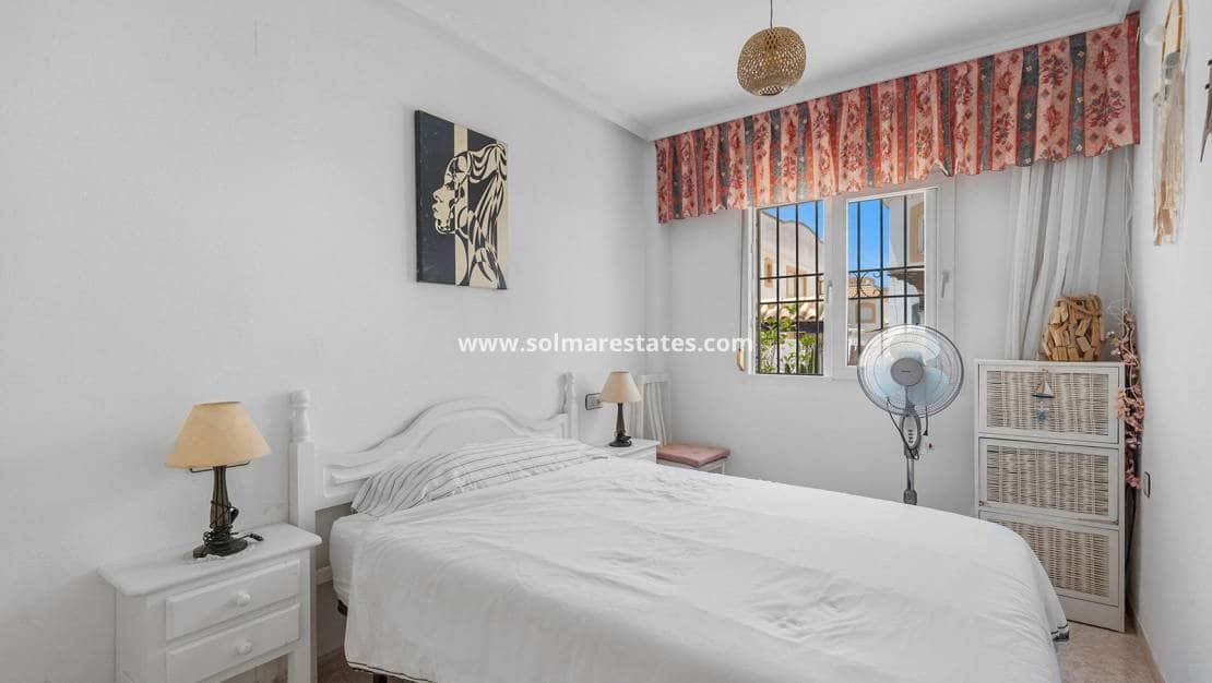 2 soverom Bungalow til salgs i Torrevieja med svømmebasseng - € 164 300 (Ref: 9401758)