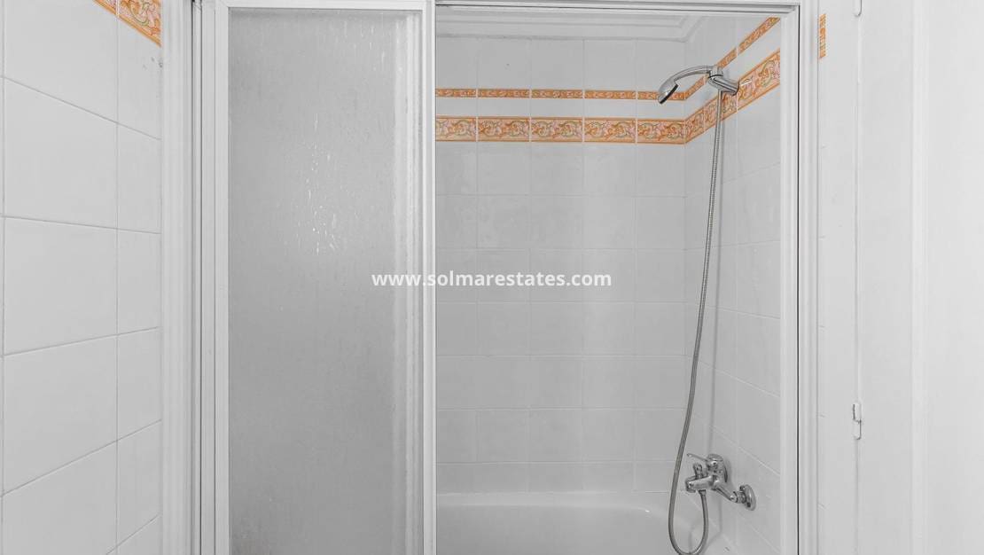 2 soverom Bungalow til salgs i Torrevieja med svømmebasseng - € 164 300 (Ref: 9401758)