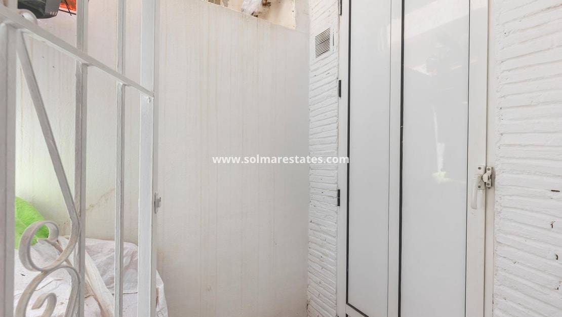 2 soverom Bungalow til salgs i Torrevieja med svømmebasseng - € 164 300 (Ref: 9401758)