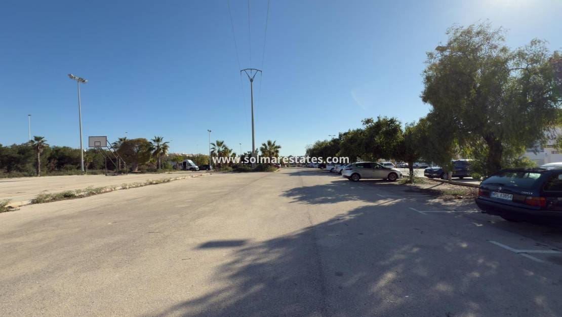 2 soverom Bungalow til salgs i Torrevieja med svømmebasseng - € 164 300 (Ref: 9401758)