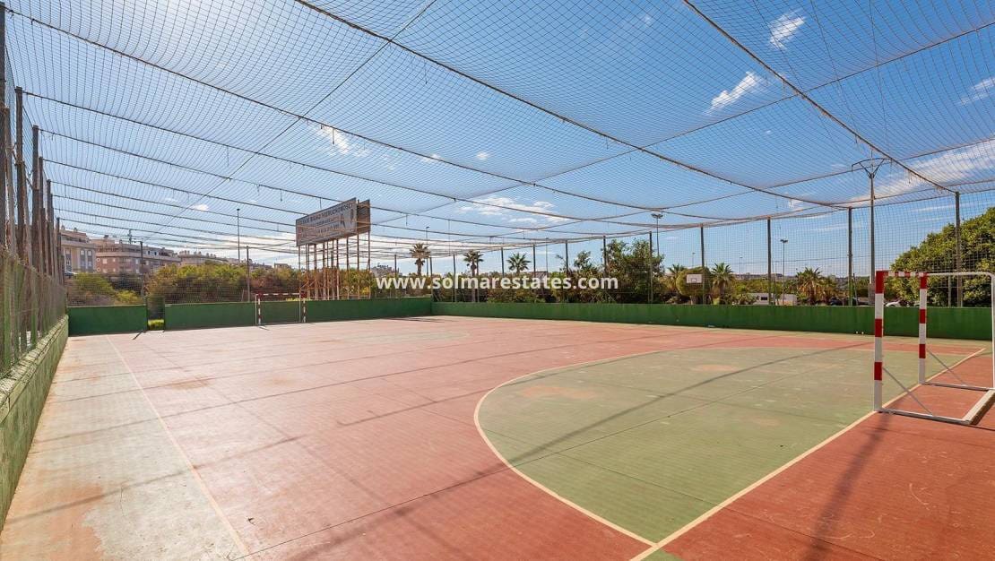 2 soverom Bungalow til salgs i Torrevieja med svømmebasseng - € 164 300 (Ref: 9401758)