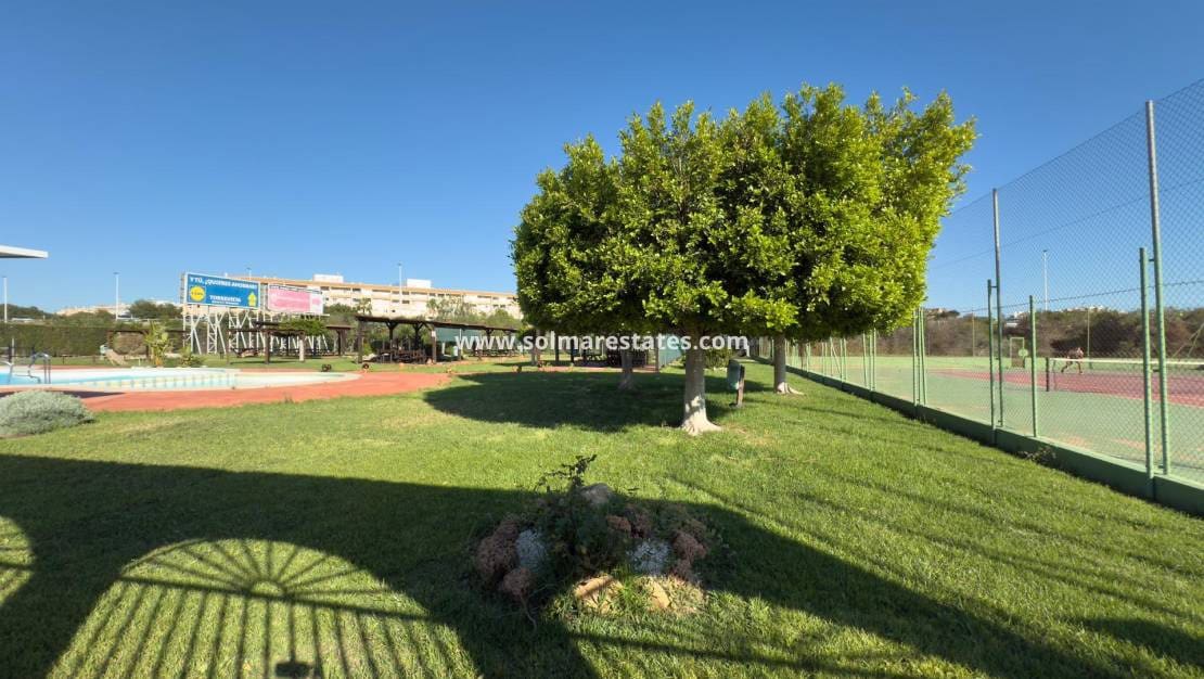 2 soverom Bungalow til salgs i Torrevieja med svømmebasseng - € 164 300 (Ref: 9401758)