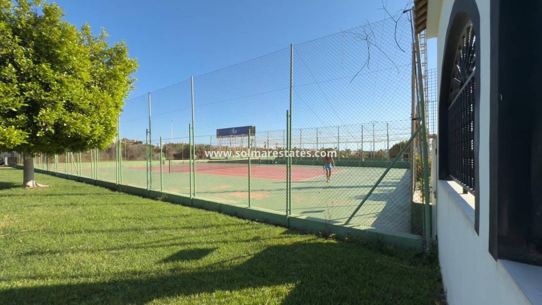 2 soverom Bungalow til salgs i Torrevieja med svømmebasseng - € 164 300 (Ref: 9401758)