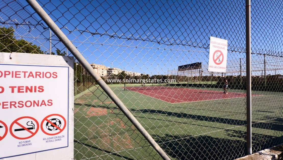 2 soverom Bungalow til salgs i Torrevieja med svømmebasseng - € 164 300 (Ref: 9401758)