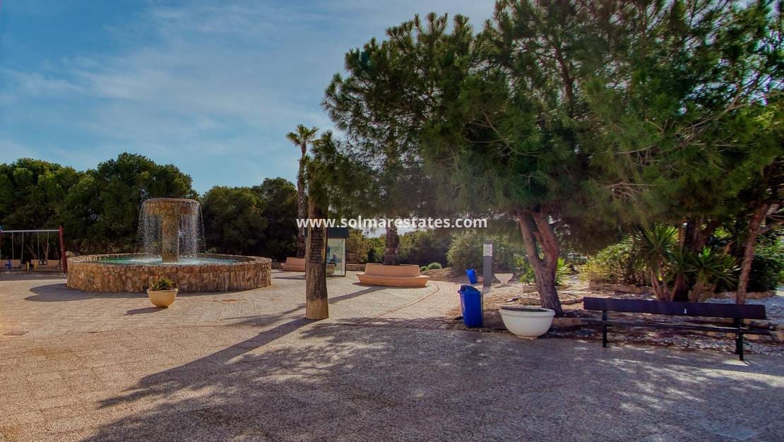 2 soverom Bungalow til salgs i Torrevieja med svømmebasseng - € 164 300 (Ref: 9401758)