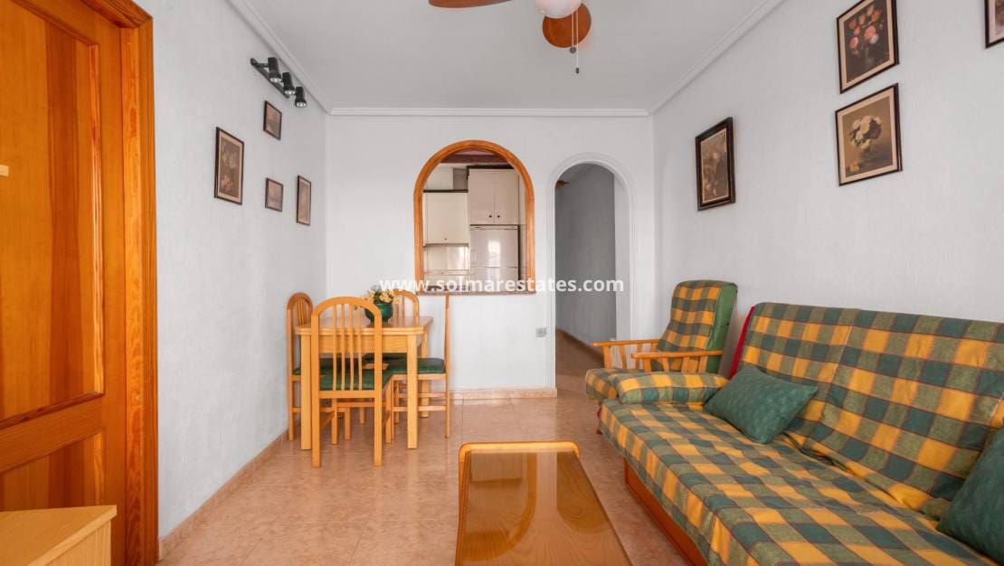 2 slaapkamer Appartement te koop in Torrevieja met zwembad - € 149.000 (Ref: 9401759)