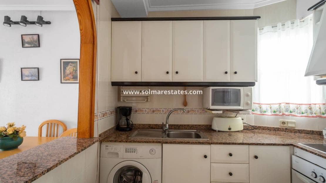2 slaapkamer Appartement te koop in Torrevieja met zwembad - € 149.000 (Ref: 9401759)