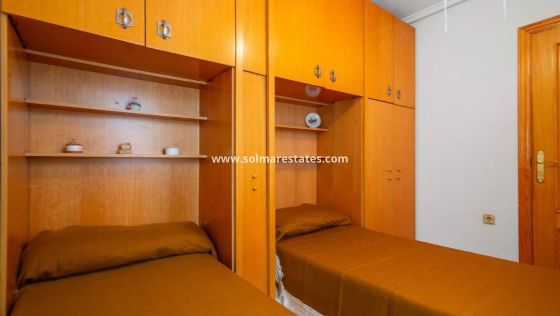 2 slaapkamer Appartement te koop in Torrevieja met zwembad - € 149.000 (Ref: 9401759)