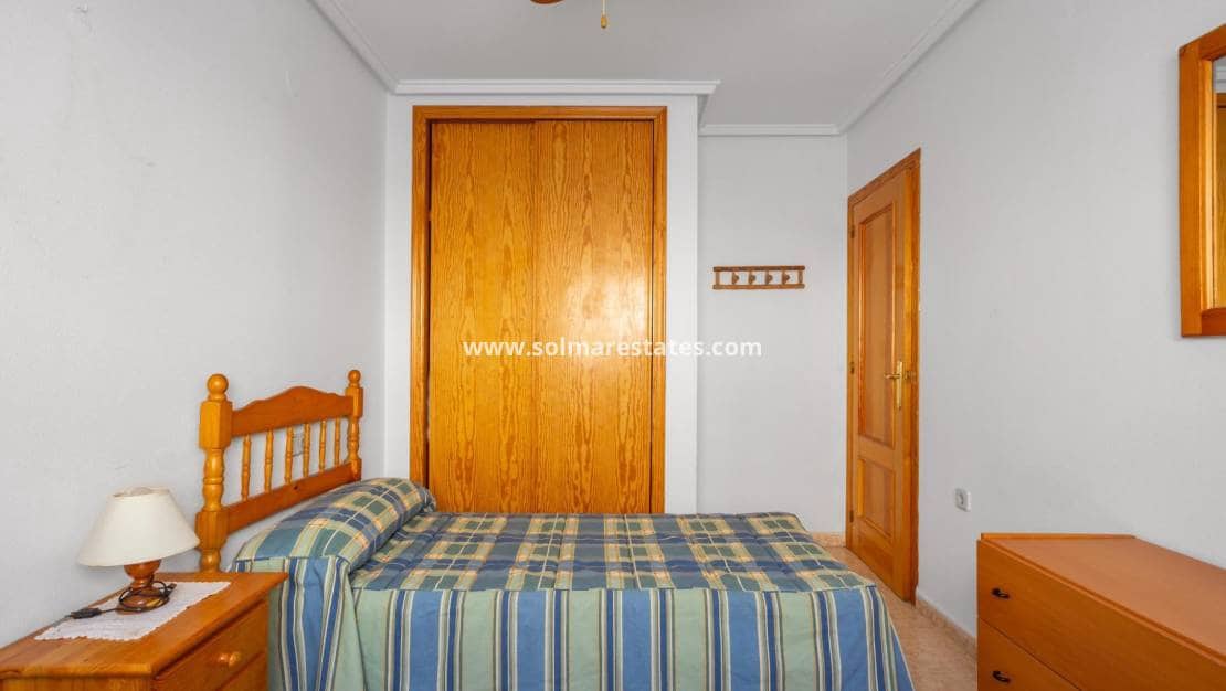 2 slaapkamer Appartement te koop in Torrevieja met zwembad - € 149.000 (Ref: 9401759)