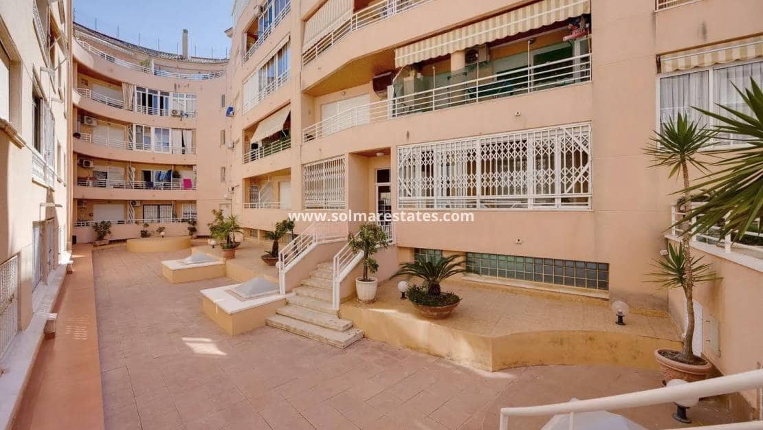 2 slaapkamer Appartement te koop in Torrevieja met zwembad - € 149.000 (Ref: 9401759)
