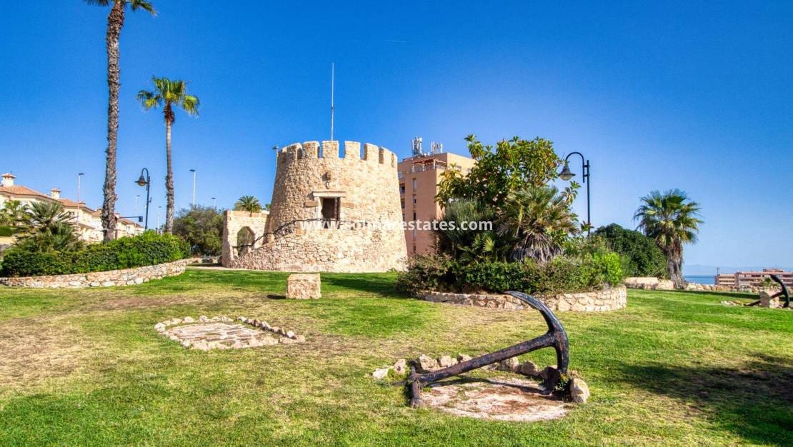 2 slaapkamer Appartement te koop in Torrevieja met zwembad - € 149.000 (Ref: 9401759)