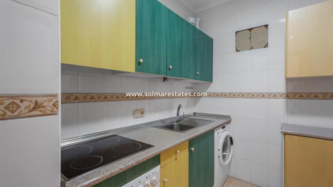 2 slaapkamer Appartement te koop in Torrevieja met zwembad - € 117.260 (Ref: 9401760)
