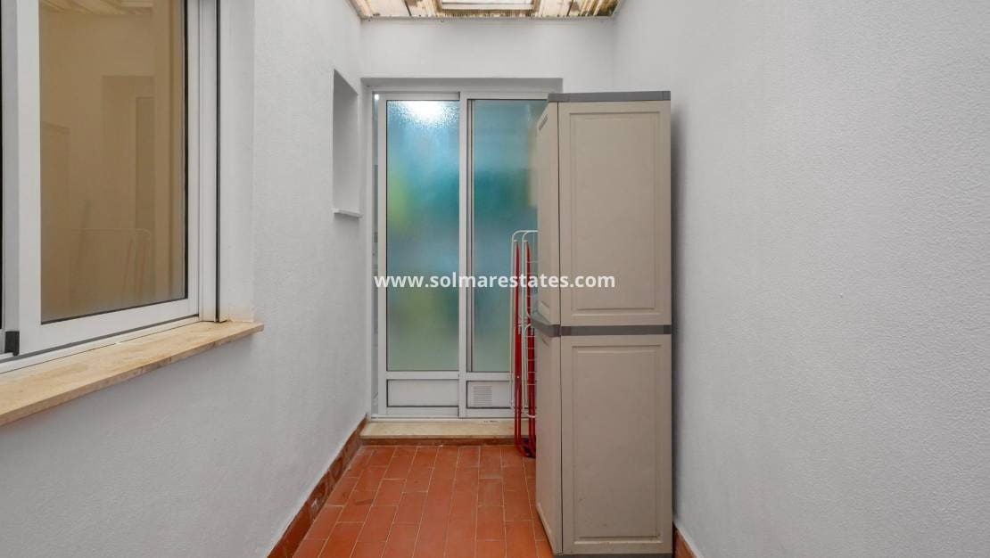 2 slaapkamer Appartement te koop in Torrevieja met zwembad - € 117.260 (Ref: 9401760)