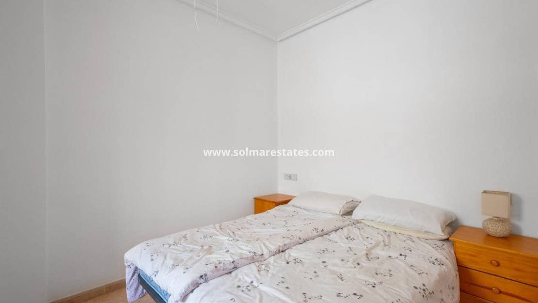 2 slaapkamer Appartement te koop in Torrevieja met zwembad - € 117.260 (Ref: 9401760)