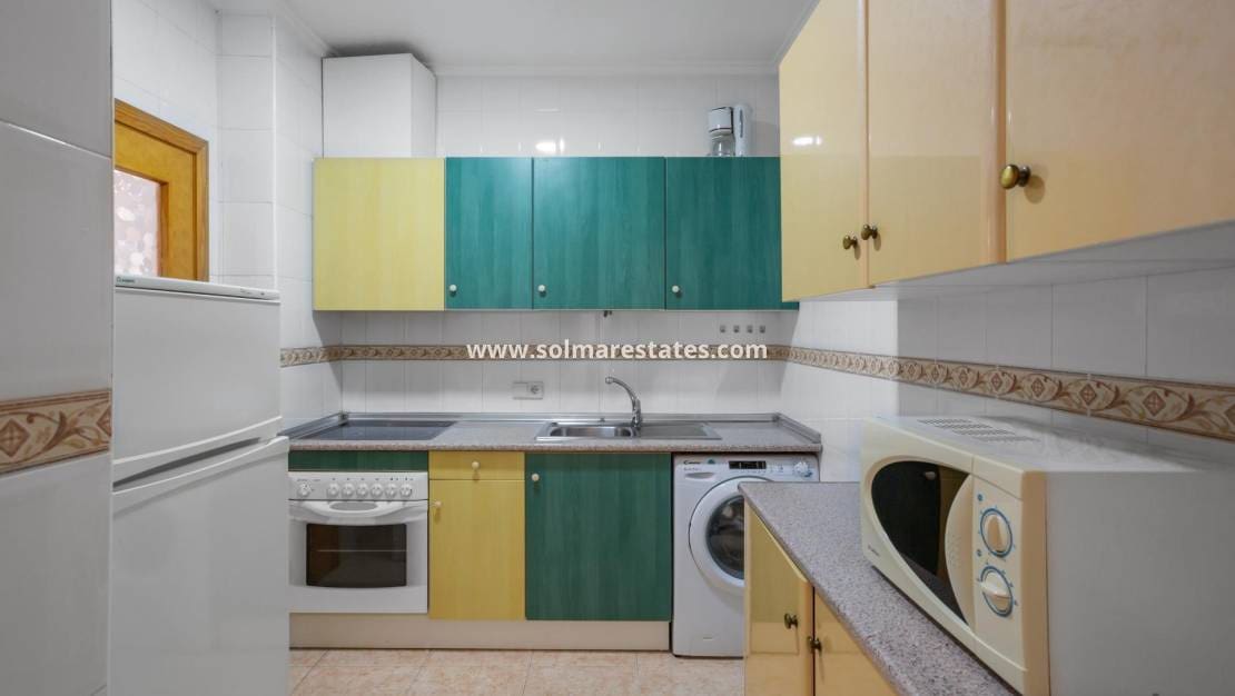 2 slaapkamer Appartement te koop in Torrevieja met zwembad - € 117.260 (Ref: 9401760)