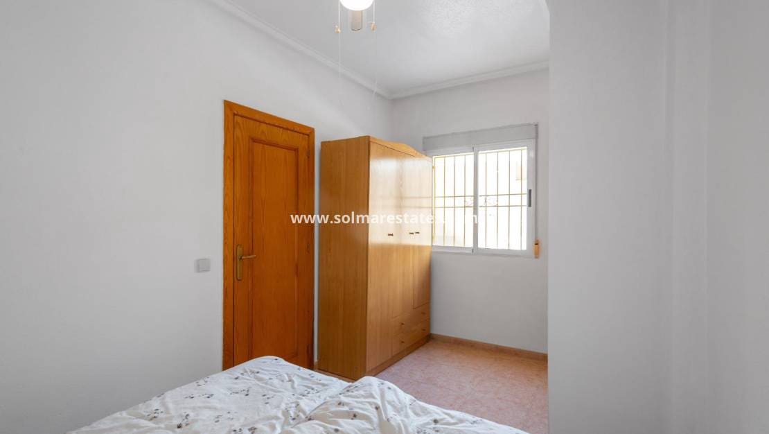 2 slaapkamer Appartement te koop in Torrevieja met zwembad - € 117.260 (Ref: 9401760)