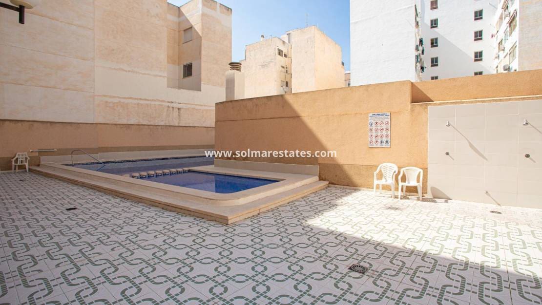2 slaapkamer Appartement te koop in Torrevieja met zwembad - € 117.260 (Ref: 9401760)