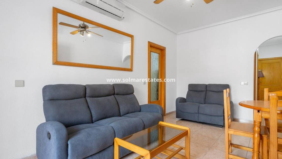 2 slaapkamer Appartement te koop in Torrevieja met zwembad - € 117.260 (Ref: 9401760)