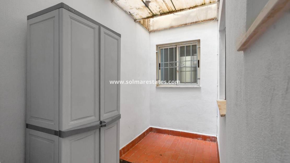 2 slaapkamer Appartement te koop in Torrevieja met zwembad - € 117.260 (Ref: 9401760)