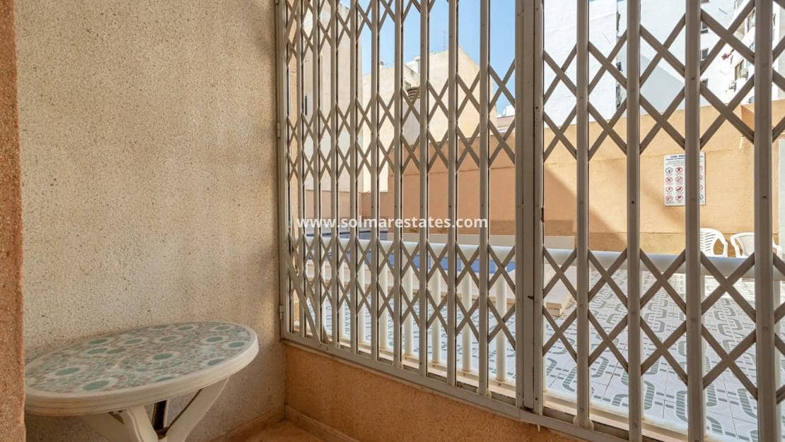2 slaapkamer Appartement te koop in Torrevieja met zwembad - € 117.260 (Ref: 9401760)