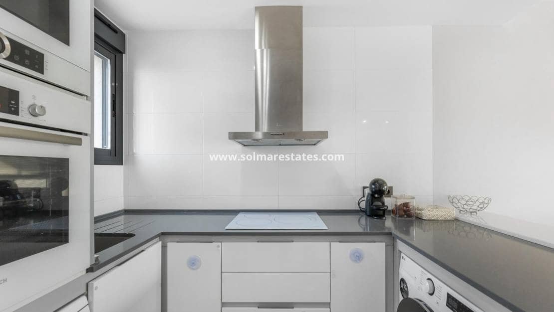 2 makuuhuone Huoneisto myytävänä paikassa Punta Prima mukana uima-altaan - 289 900 € (Ref: 9401762)