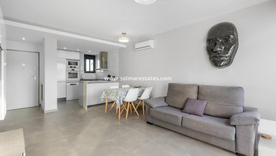 2 makuuhuone Huoneisto myytävänä paikassa Punta Prima mukana uima-altaan - 289 900 € (Ref: 9401762)