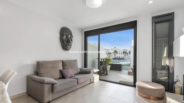 2 slaapkamer Appartement te koop in Punta Prima, Torrevieja met zwembad - € 289.900 (Ref: 9401762)