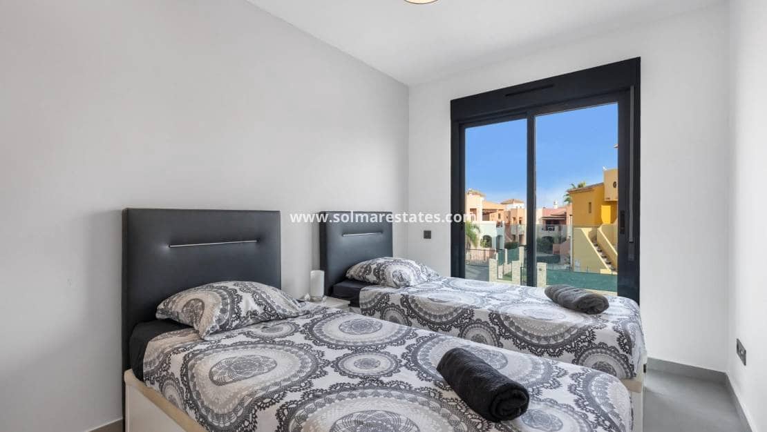 2 makuuhuone Huoneisto myytävänä paikassa Punta Prima mukana uima-altaan - 289 900 € (Ref: 9401762)