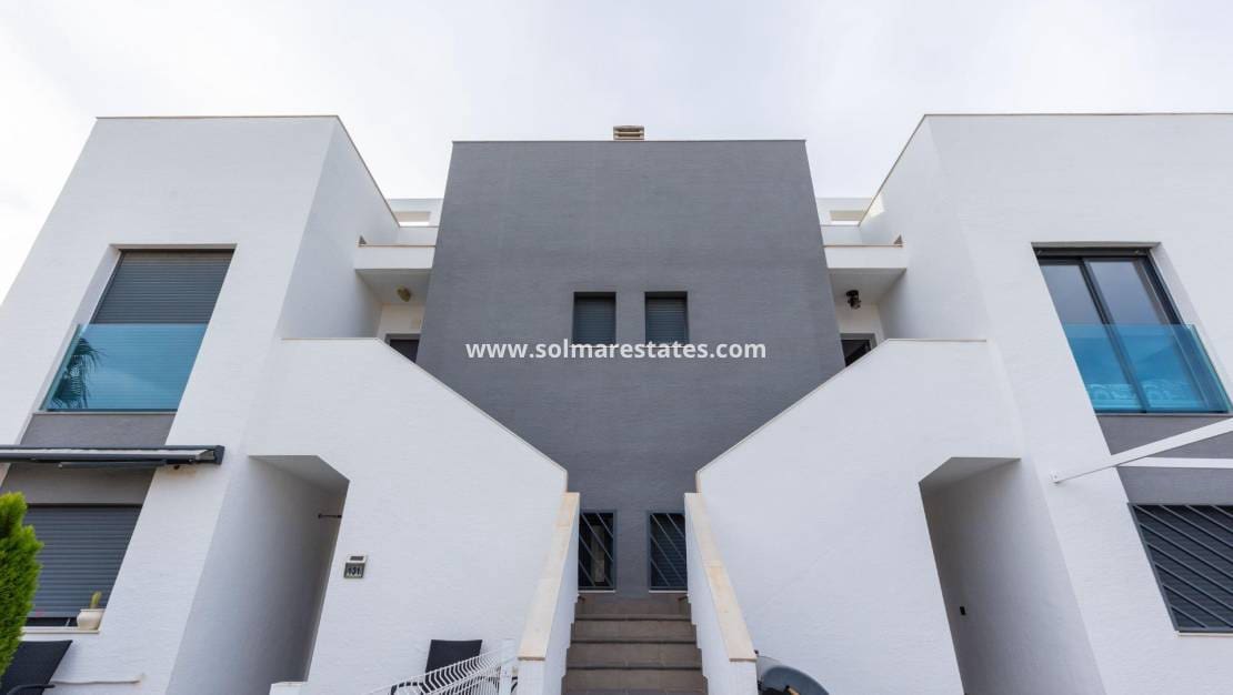 2 chambre Appartement à vendre à Punta Prima avec piscine - 289 900 € (Ref: 9401762)