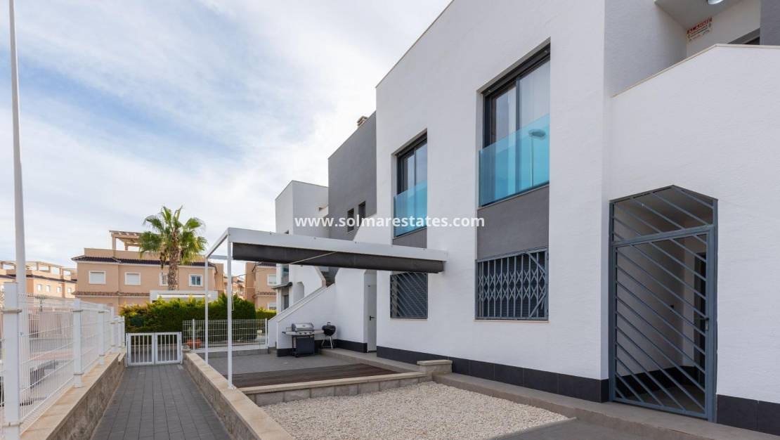 2 chambre Appartement à vendre à Punta Prima avec piscine - 289 900 € (Ref: 9401762)