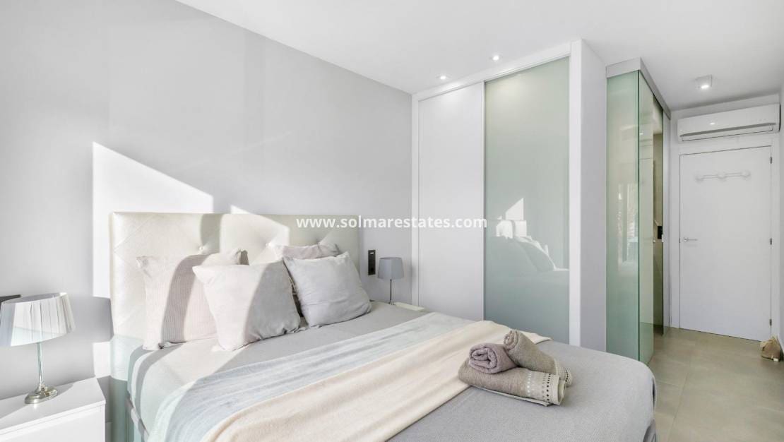 2 chambre Appartement à vendre à Punta Prima avec piscine - 289 900 € (Ref: 9401762)