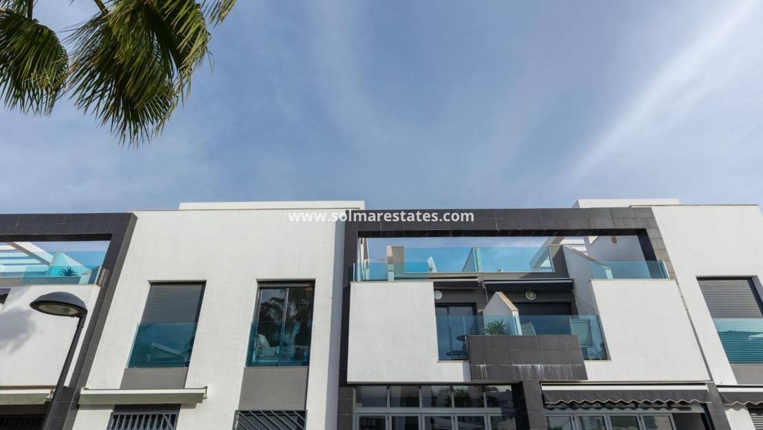 2 chambre Appartement à vendre à Punta Prima avec piscine - 289 900 € (Ref: 9401762)